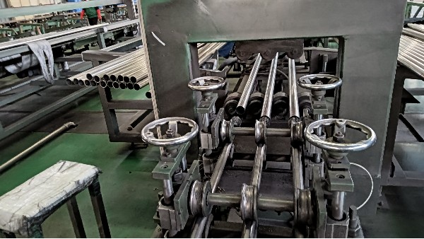 胜游体育装饰管和工业管哪个贵些