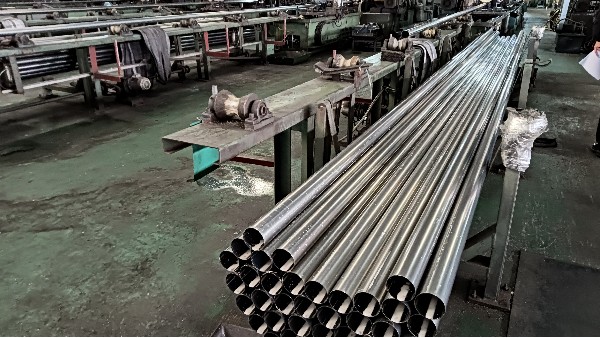 胜游体育管性能，纯净的力量：为什么冶金质量是性能“隐形基石”？